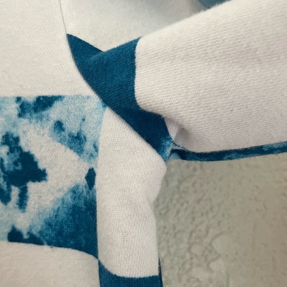 White and Blue Checkered Sweatshirt - Picture 6 of 9